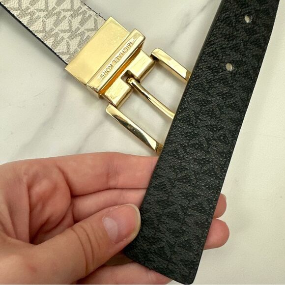 Michael Kors MK Women’s Black Monogrammed Twist Reversible Belt Gold Buckle - Picture 11 of 12